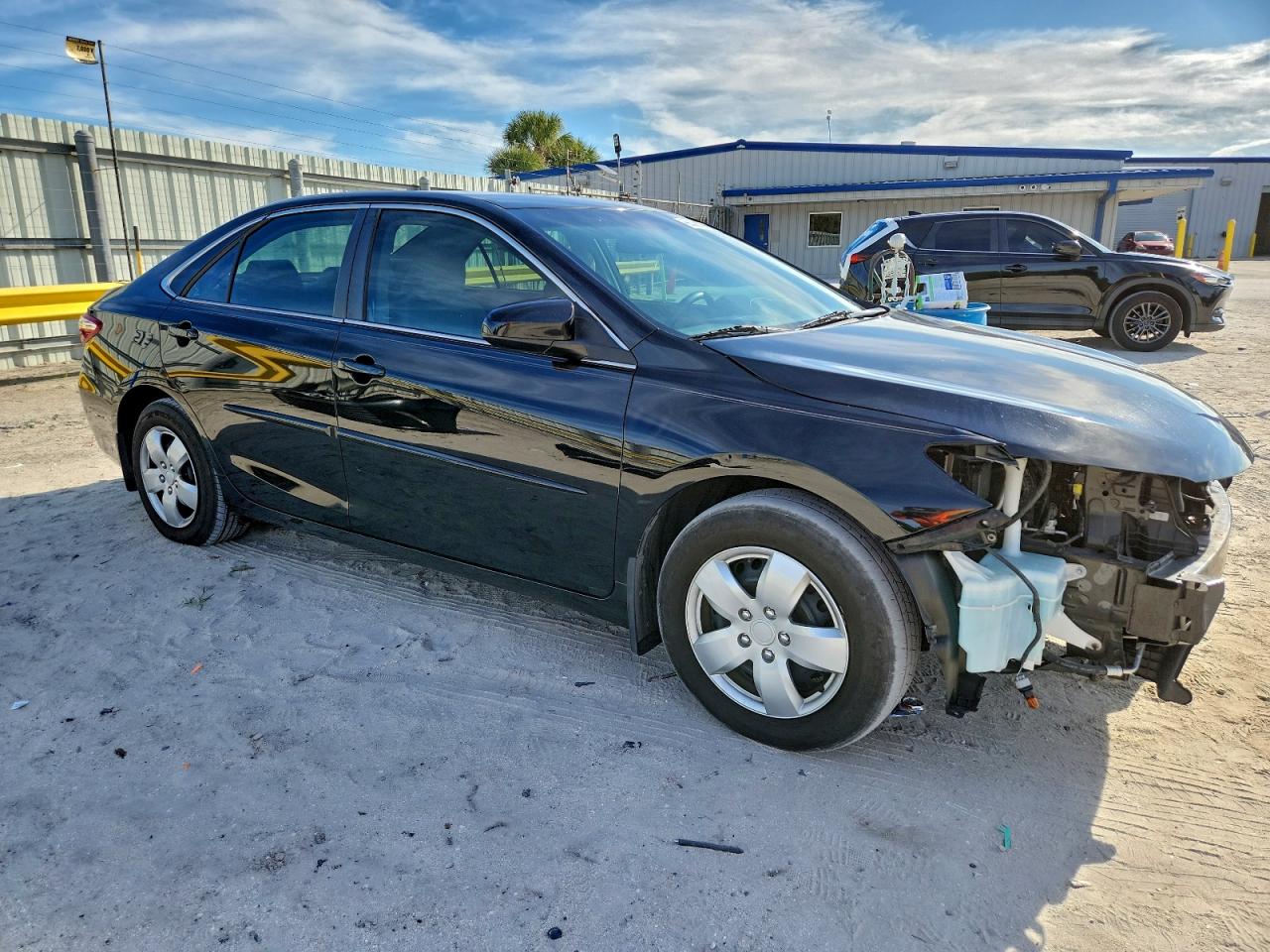 2016 TOYOTA CAMRY LE photo 4
