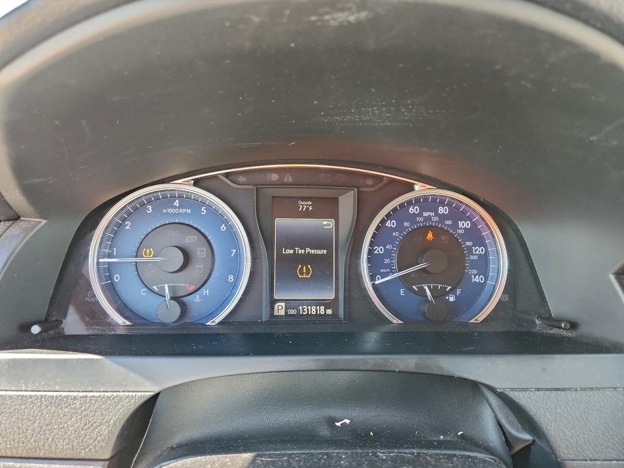 2016 TOYOTA CAMRY LE photo 9