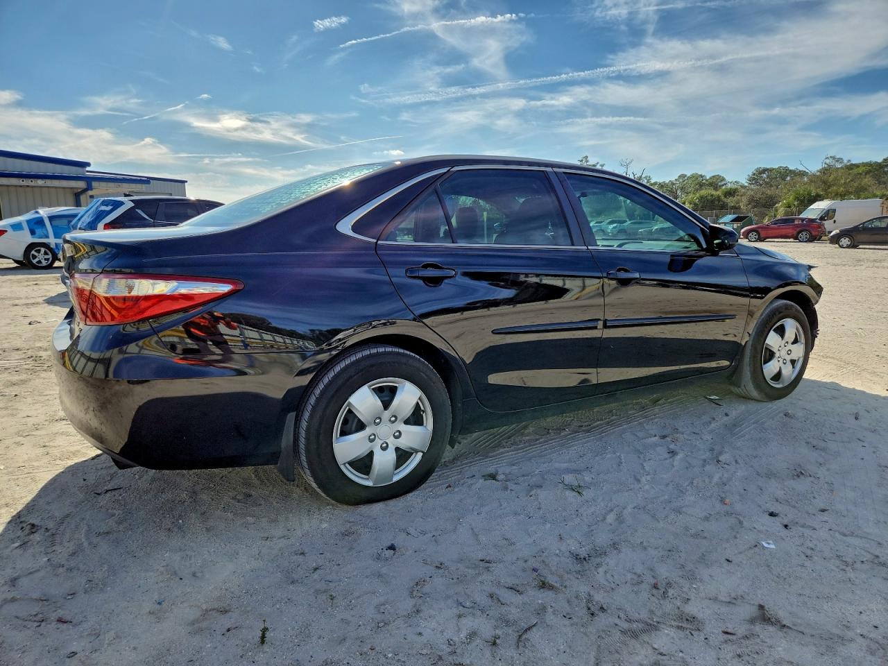 2016 TOYOTA CAMRY LE photo 3