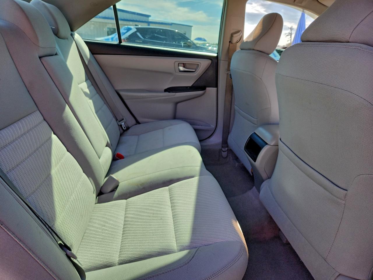 2016 TOYOTA CAMRY LE photo 10