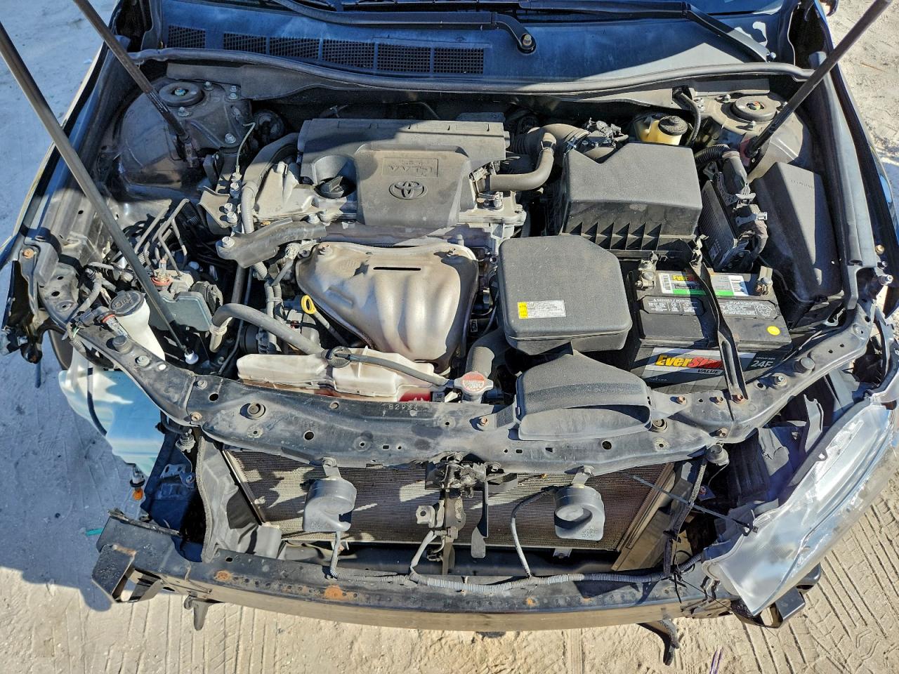 2016 TOYOTA CAMRY LE photo 11
