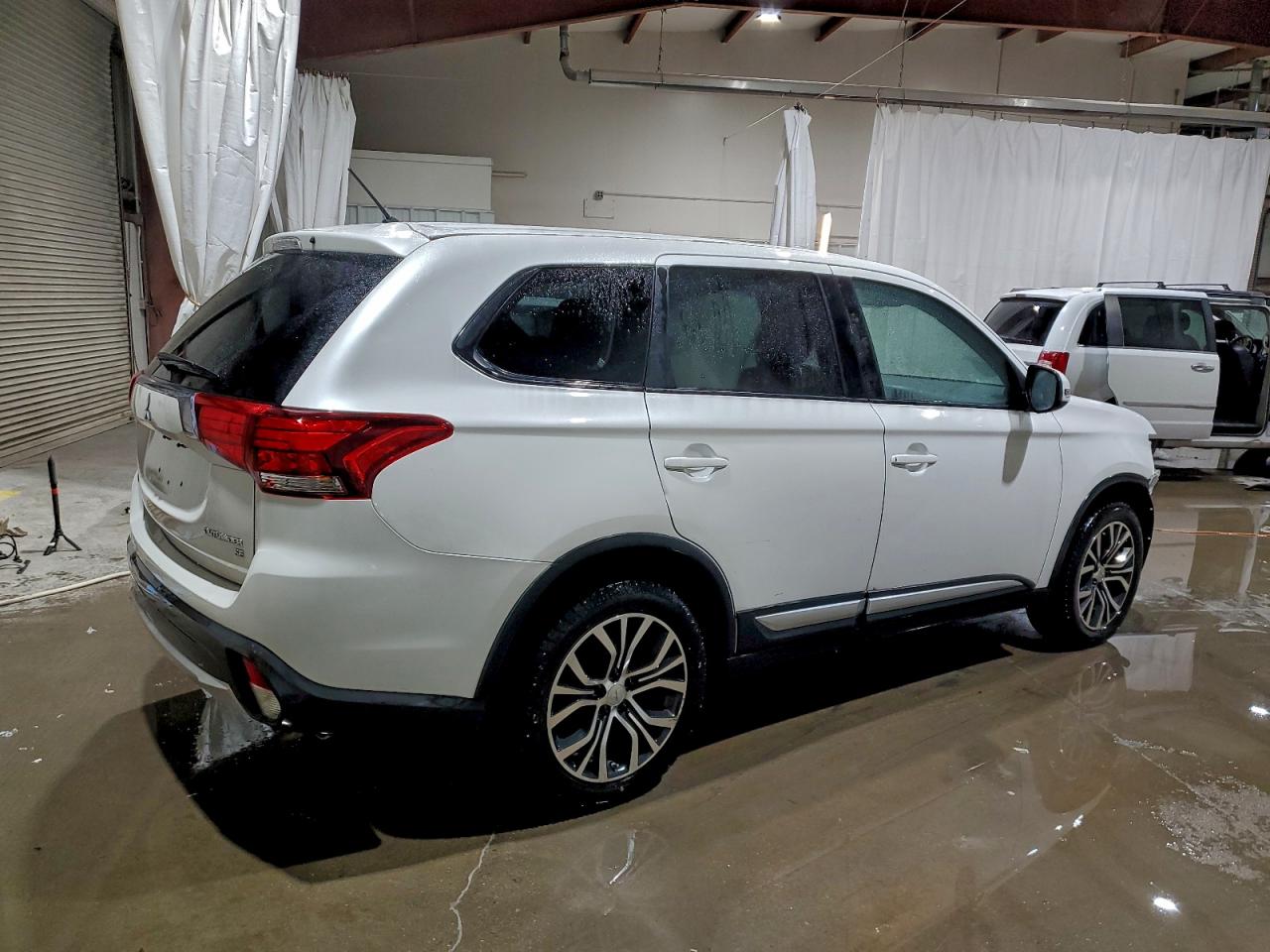 2016 MITSUBISHI OUTLANDER SE photo 3