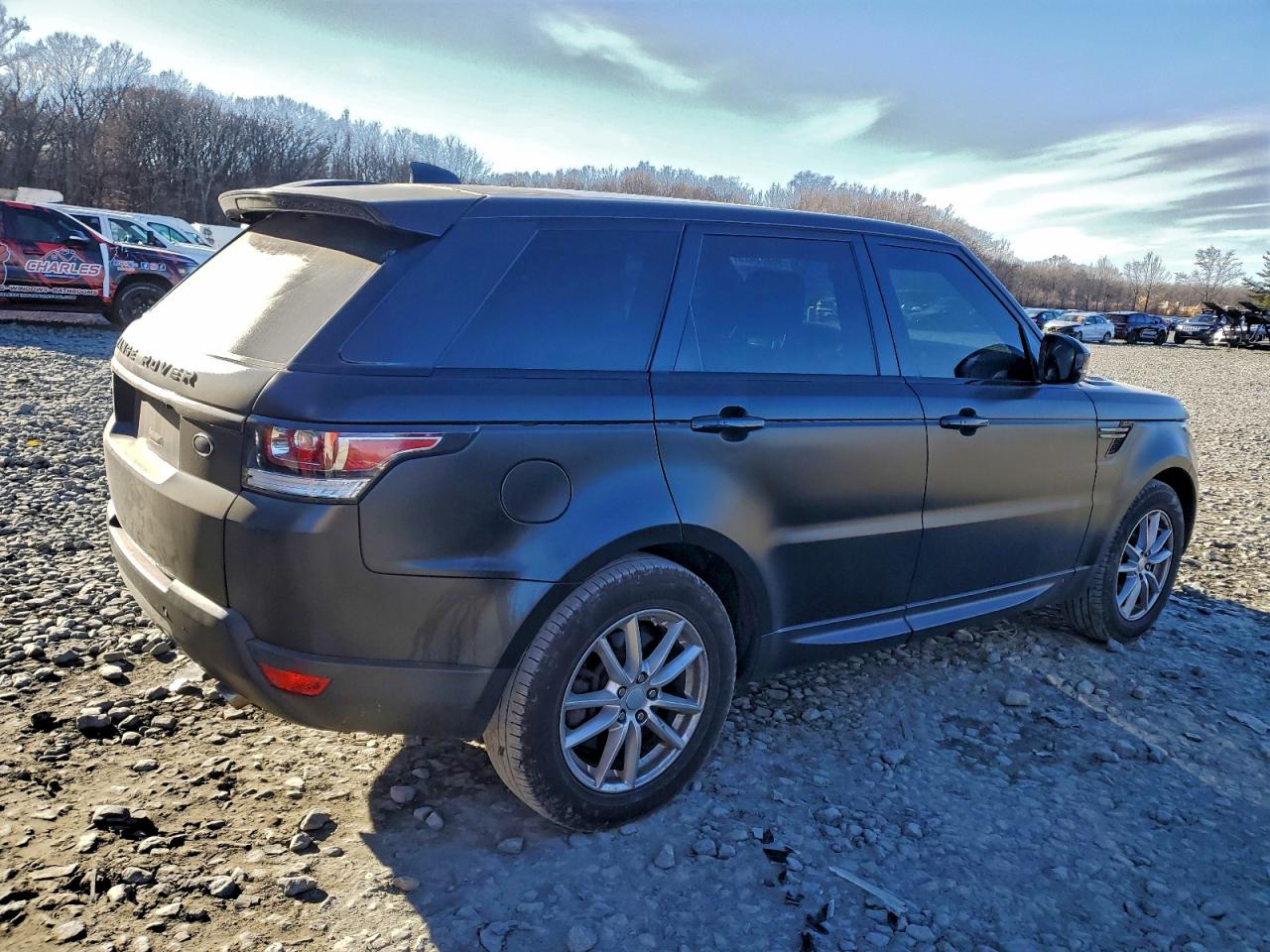 2017 LAND ROVER RANGE ROVER SPORT SE photo 3
