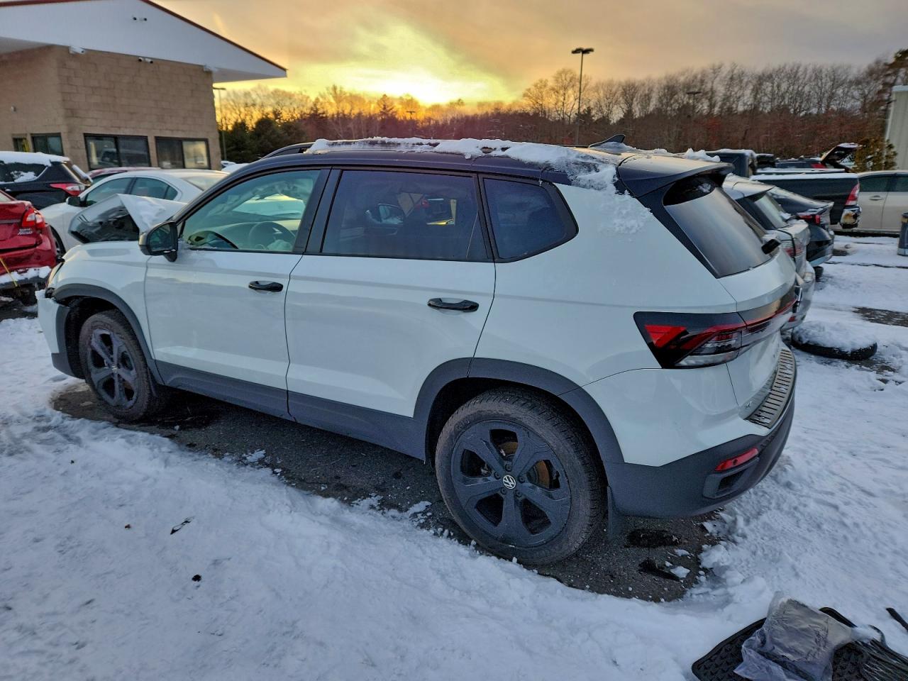 2025 VOLKSWAGEN TAOS SE BLACK photo 2