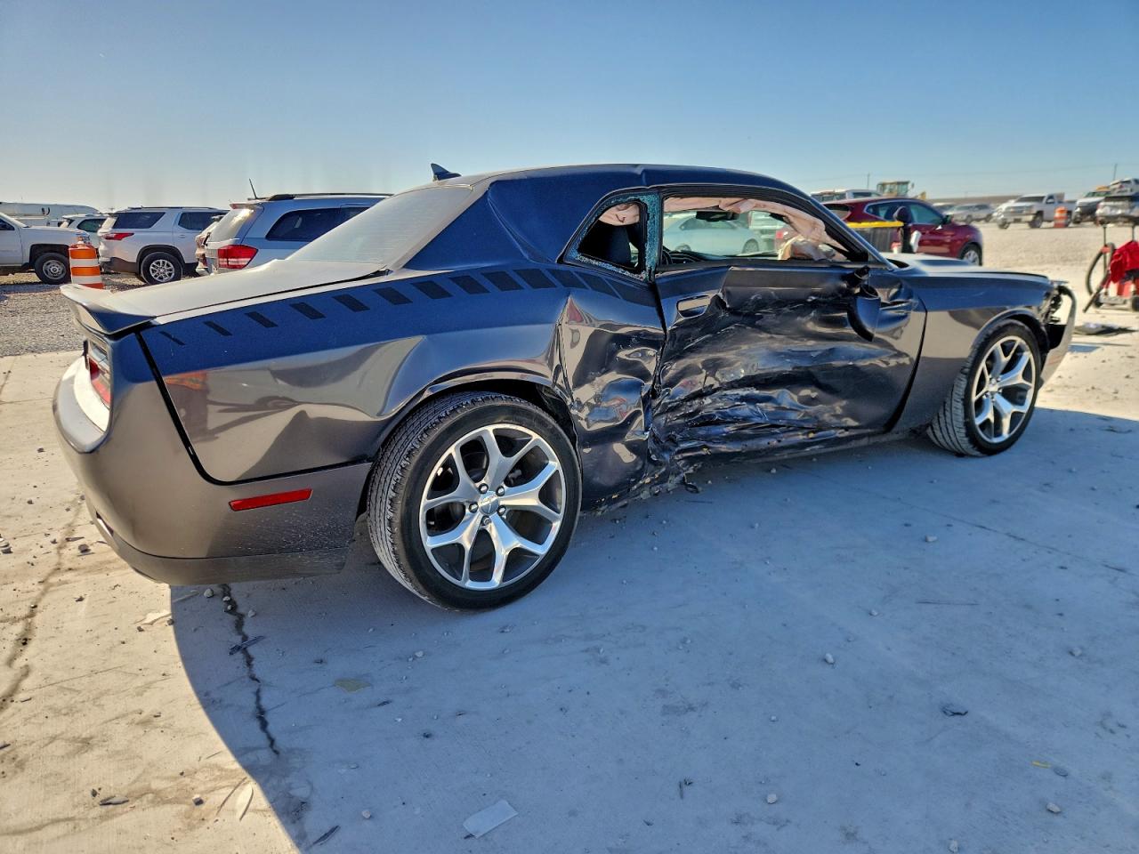 2016 DODGE CHALLENGER SXT photo 3