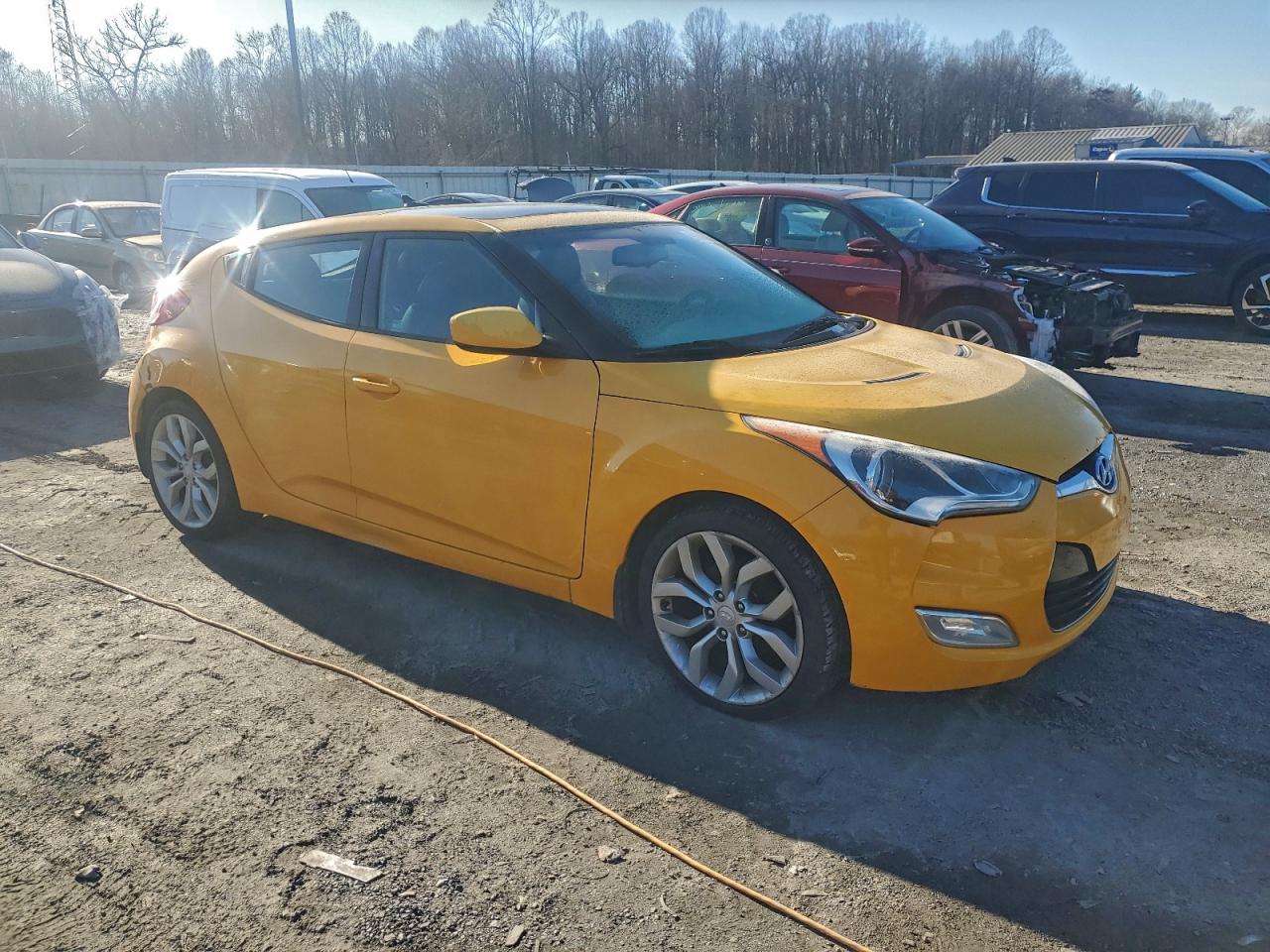 2013 HYUNDAI VELOSTER photo 4