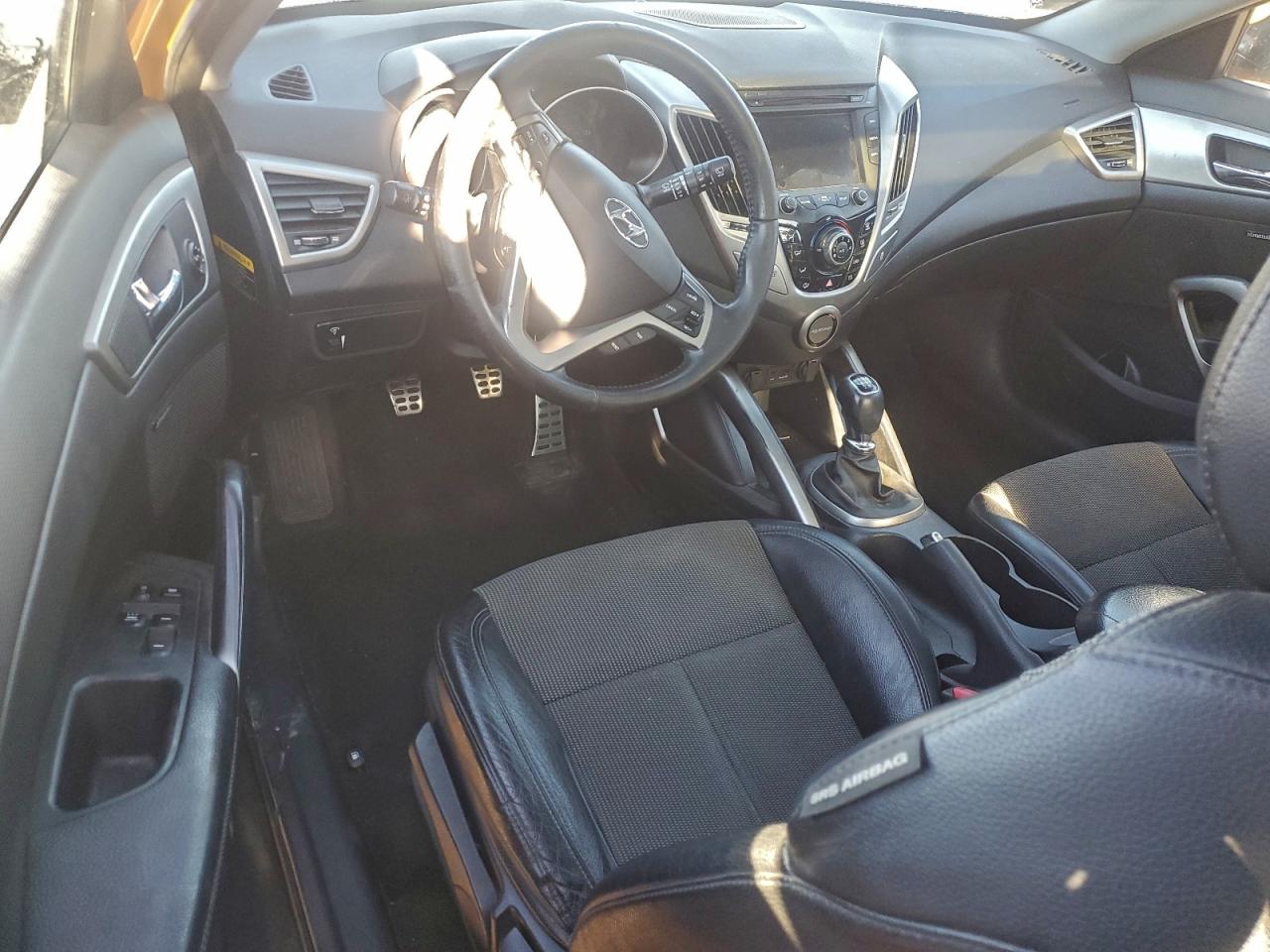2013 HYUNDAI VELOSTER photo 8