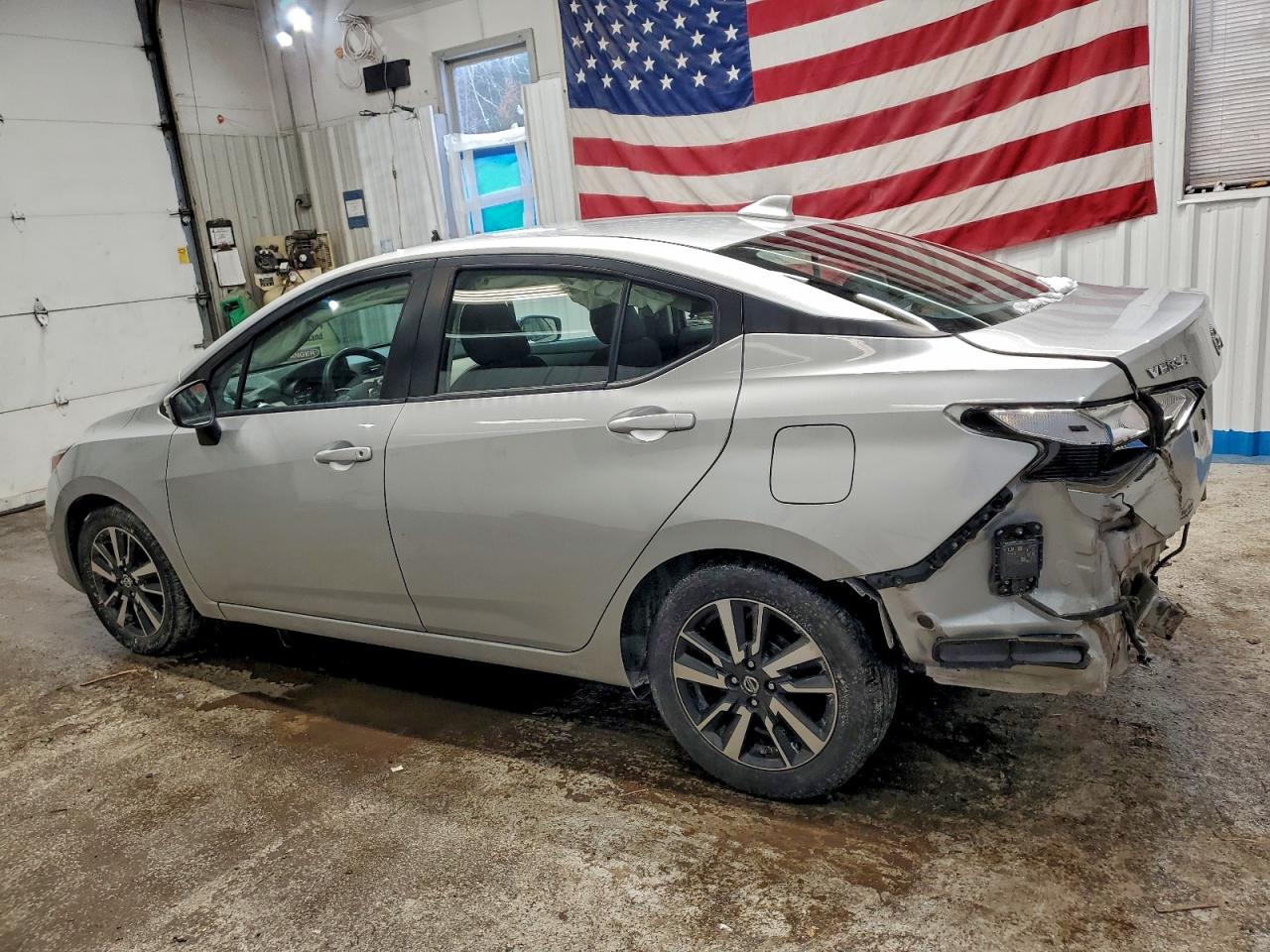 2021 NISSAN VERSA SV photo 2