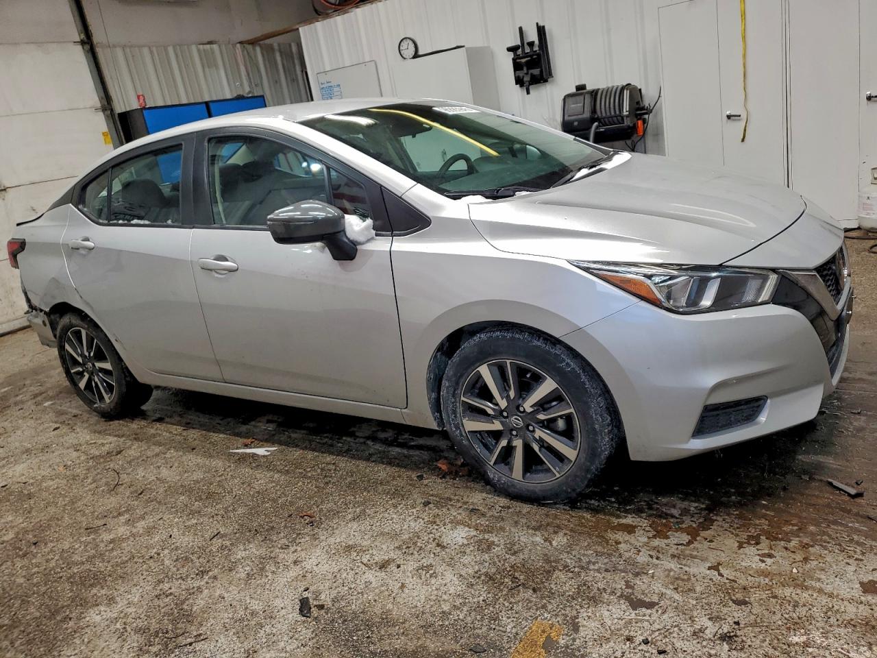2021 NISSAN VERSA SV photo 4