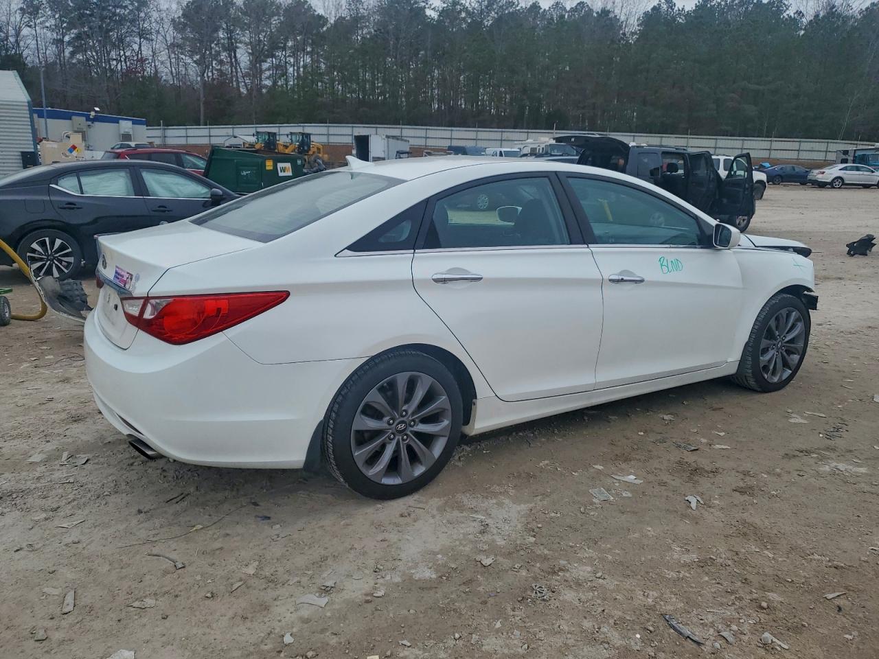 2011 HYUNDAI SONATA SE photo 3