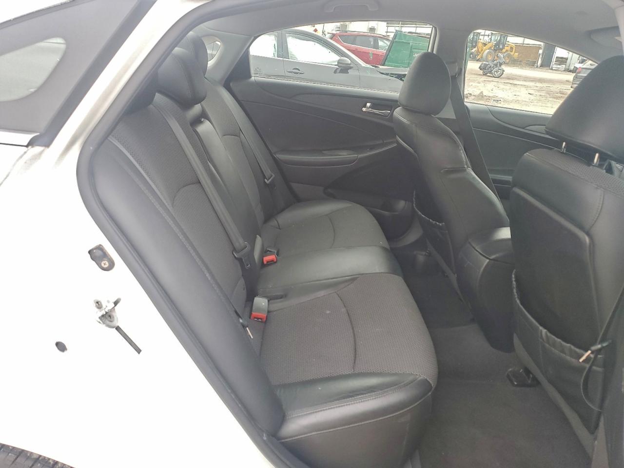 2011 HYUNDAI SONATA SE photo 10