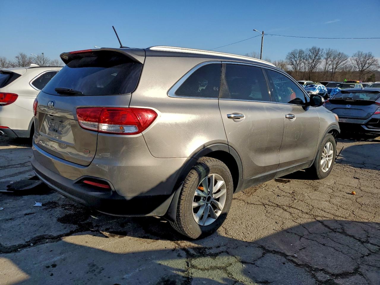 2016 KIA SORENTO LX photo 3