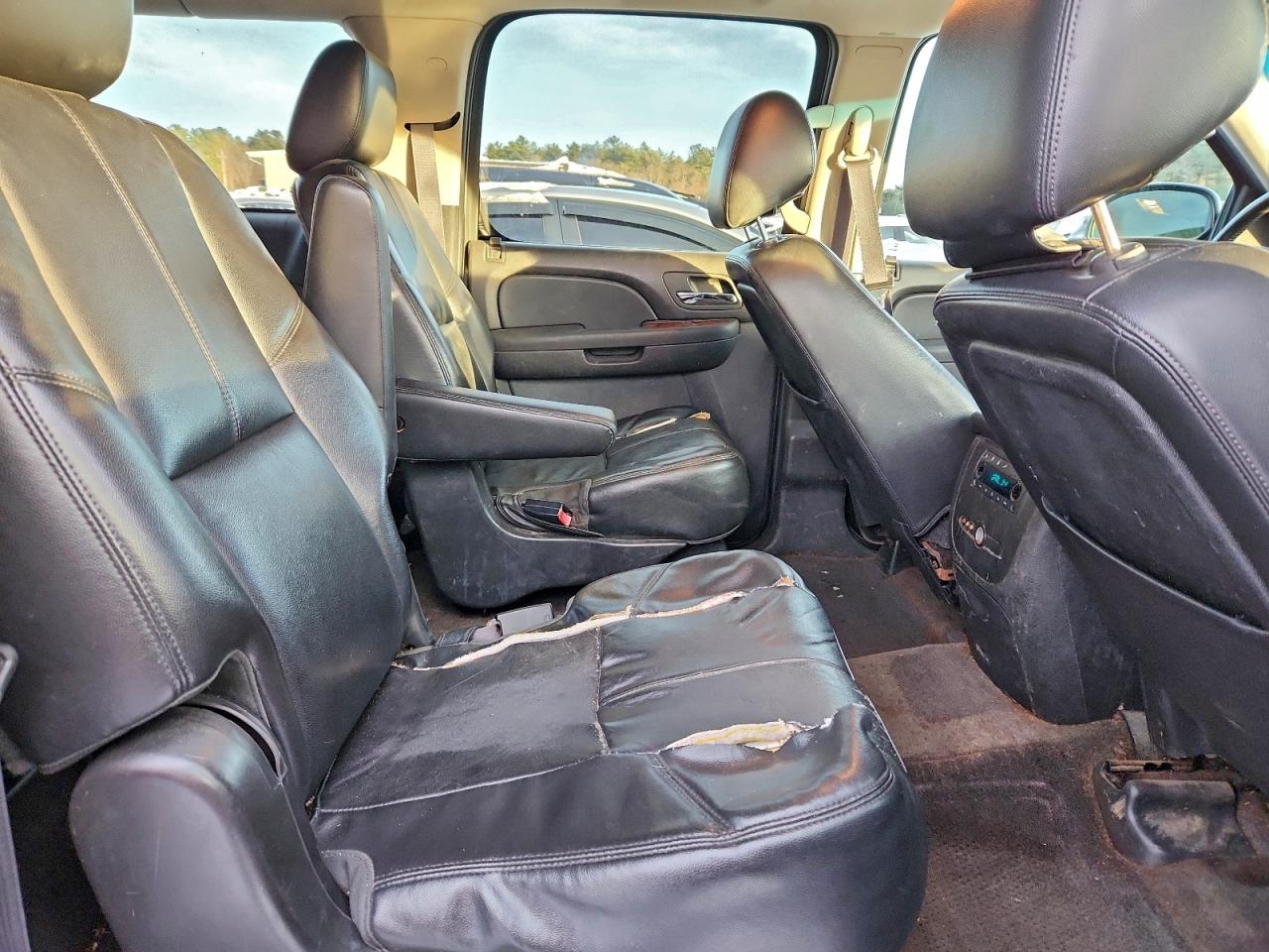2012 GMC YUKON XL K1500 SLT photo 11