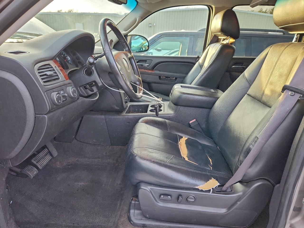 2012 GMC YUKON XL K1500 SLT photo 7