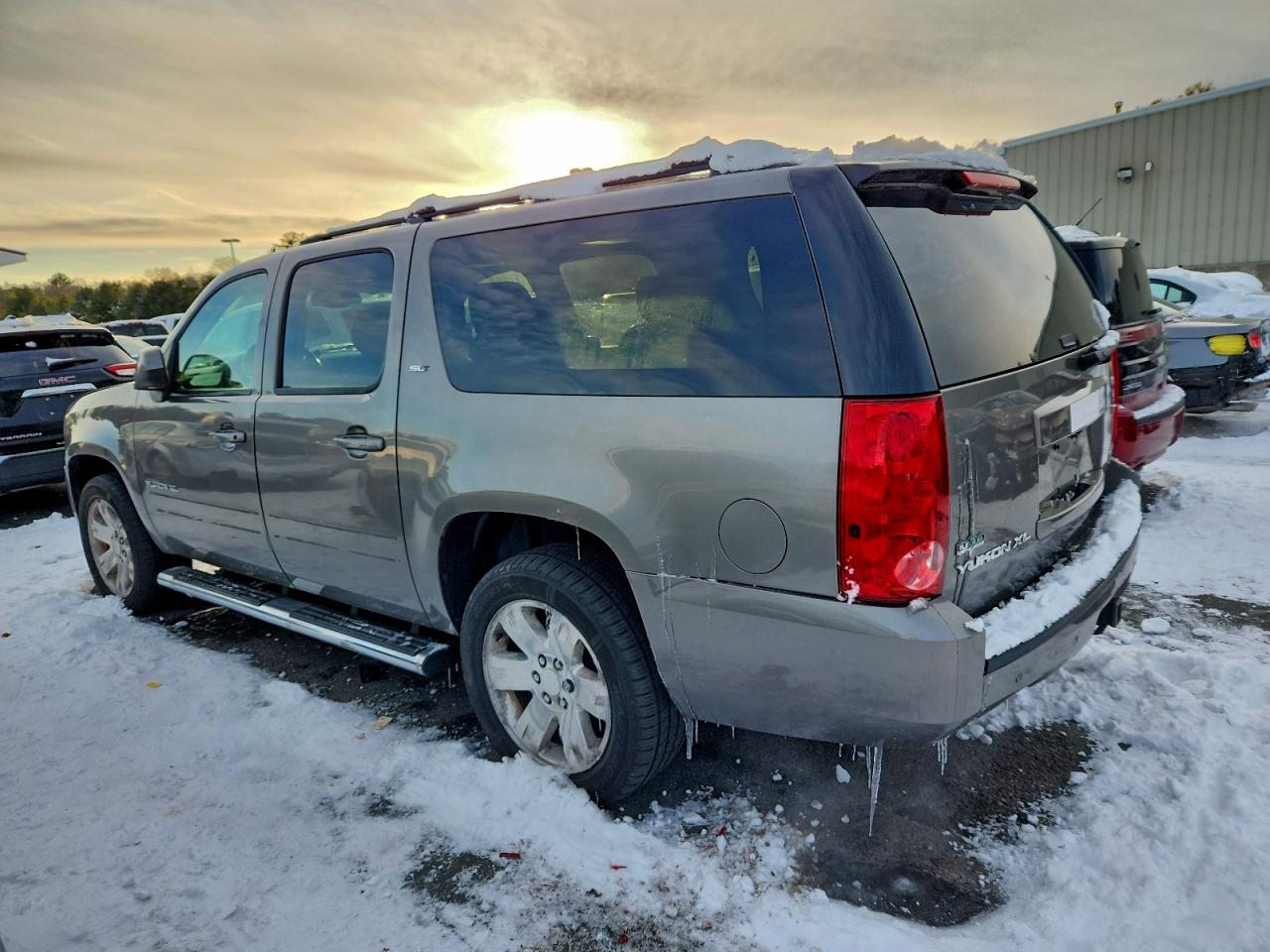 2012 GMC YUKON XL K1500 SLT photo 2