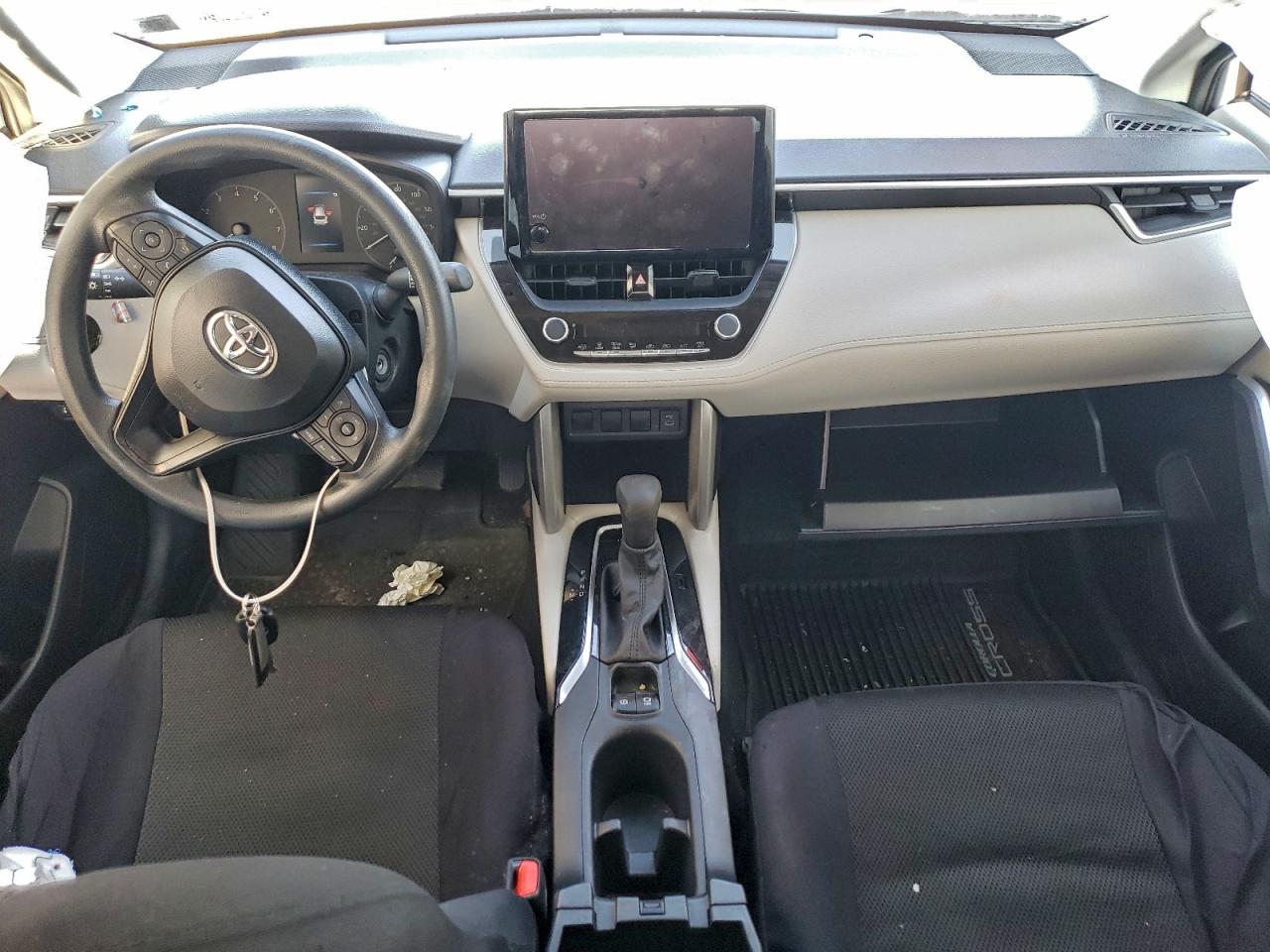 2024 TOYOTA COROLLA CROSS L photo 8
