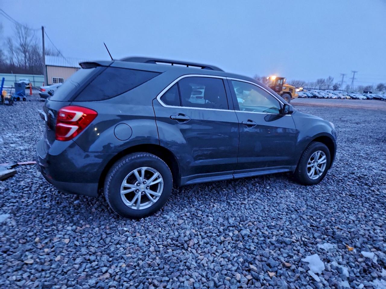 2017 CHEVROLET EQUINOX LT photo 3