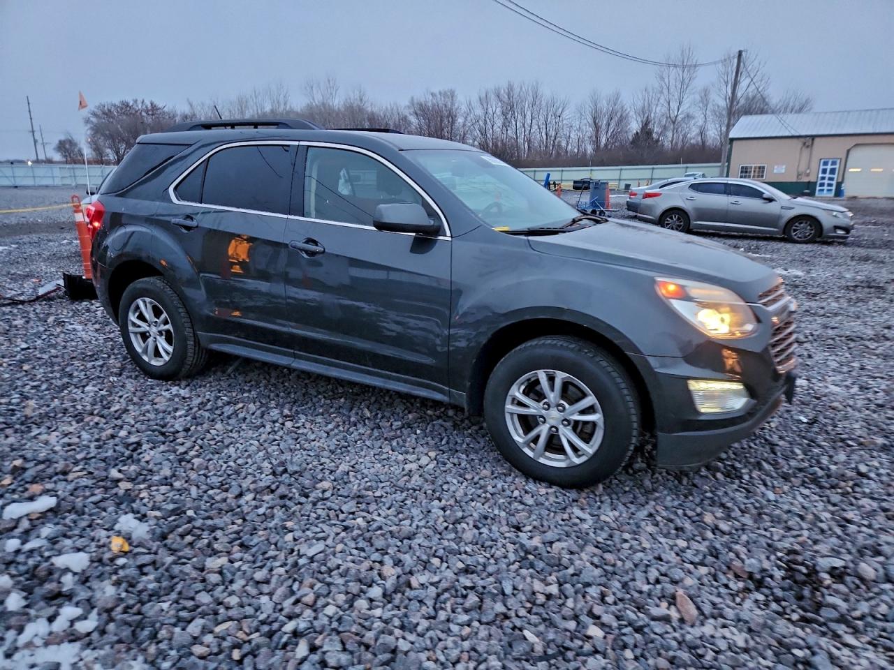 2017 CHEVROLET EQUINOX LT photo 4