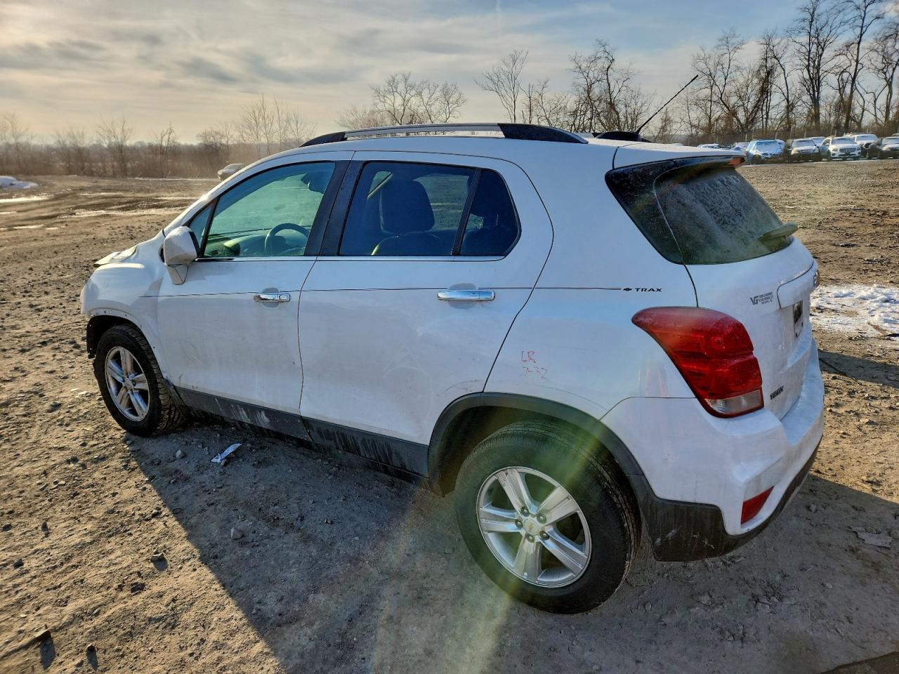 2017 CHEVROLET TRAX 1LT photo 2