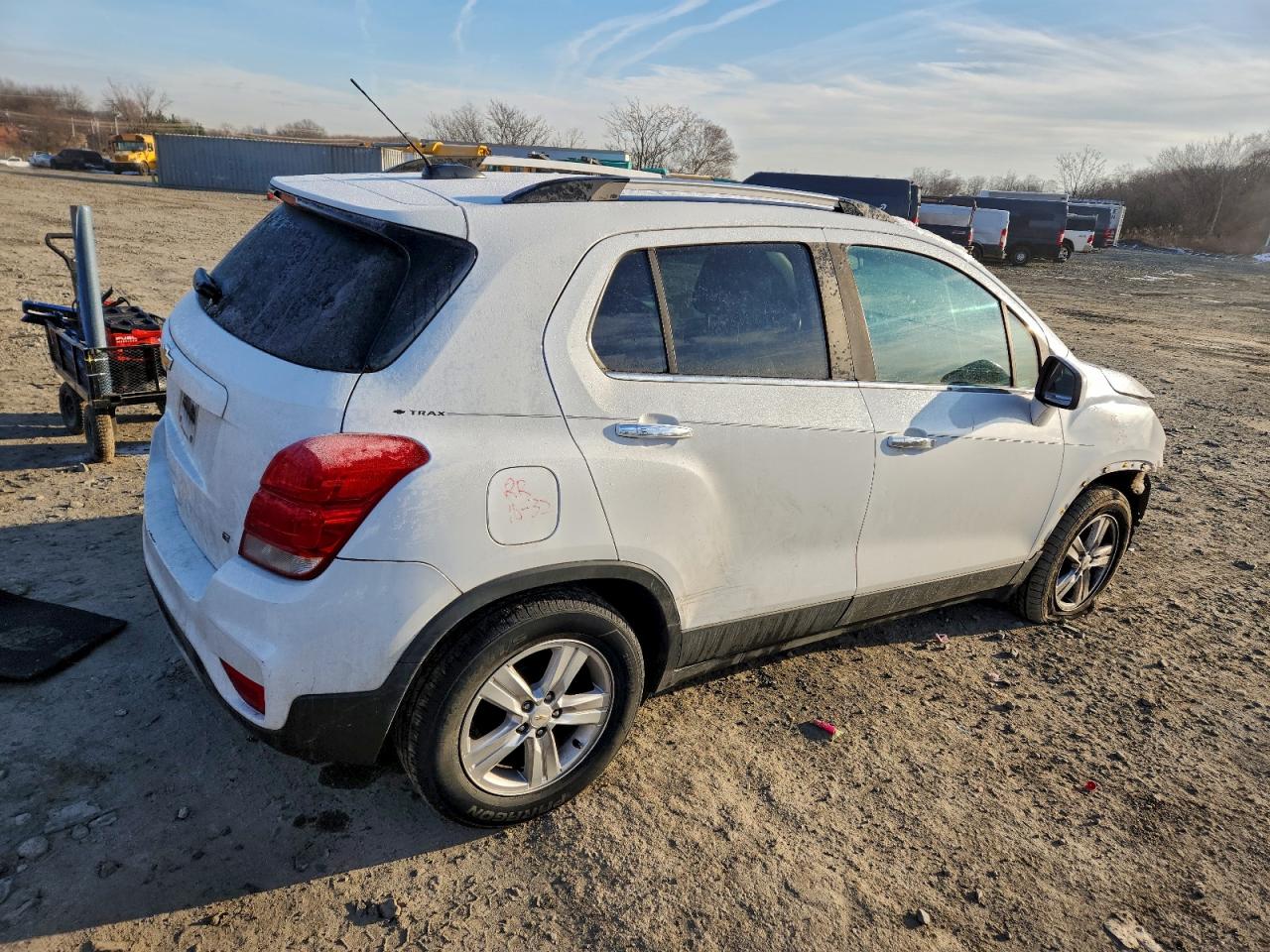 2017 CHEVROLET TRAX 1LT photo 3