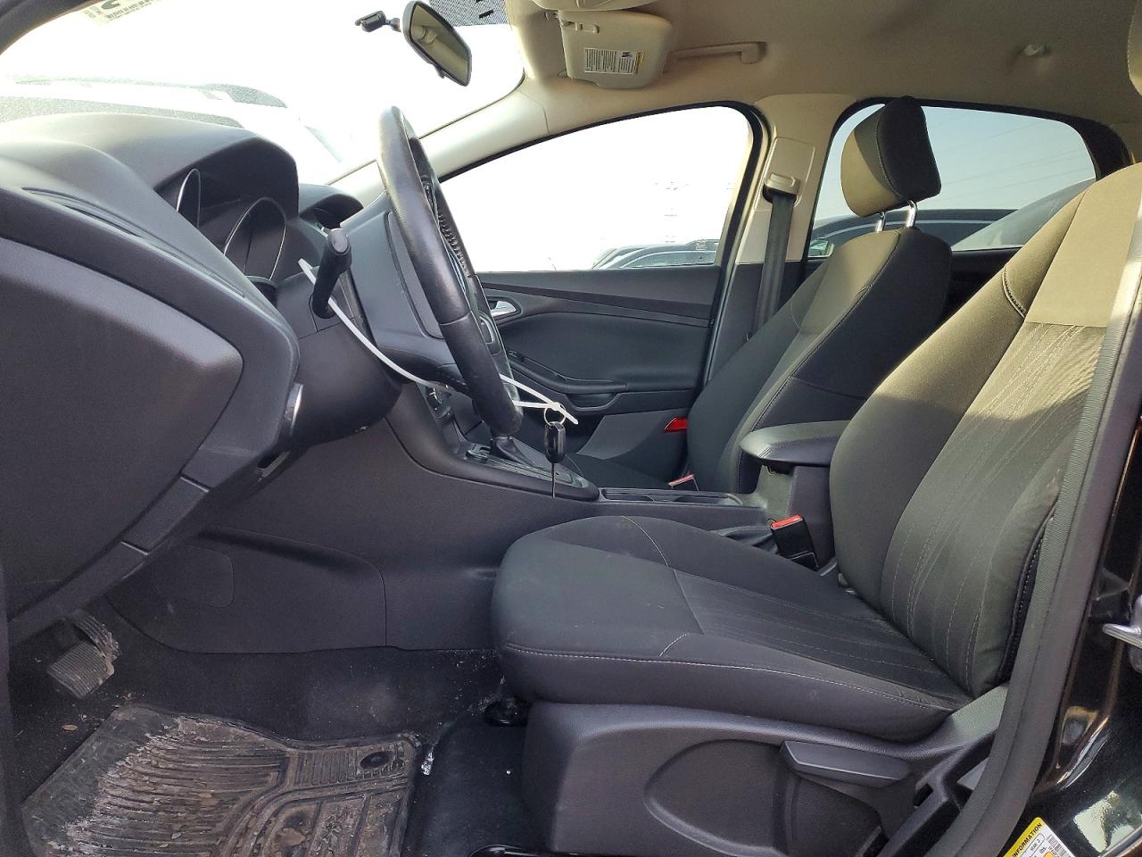 2015 FORD FOCUS SE photo 7