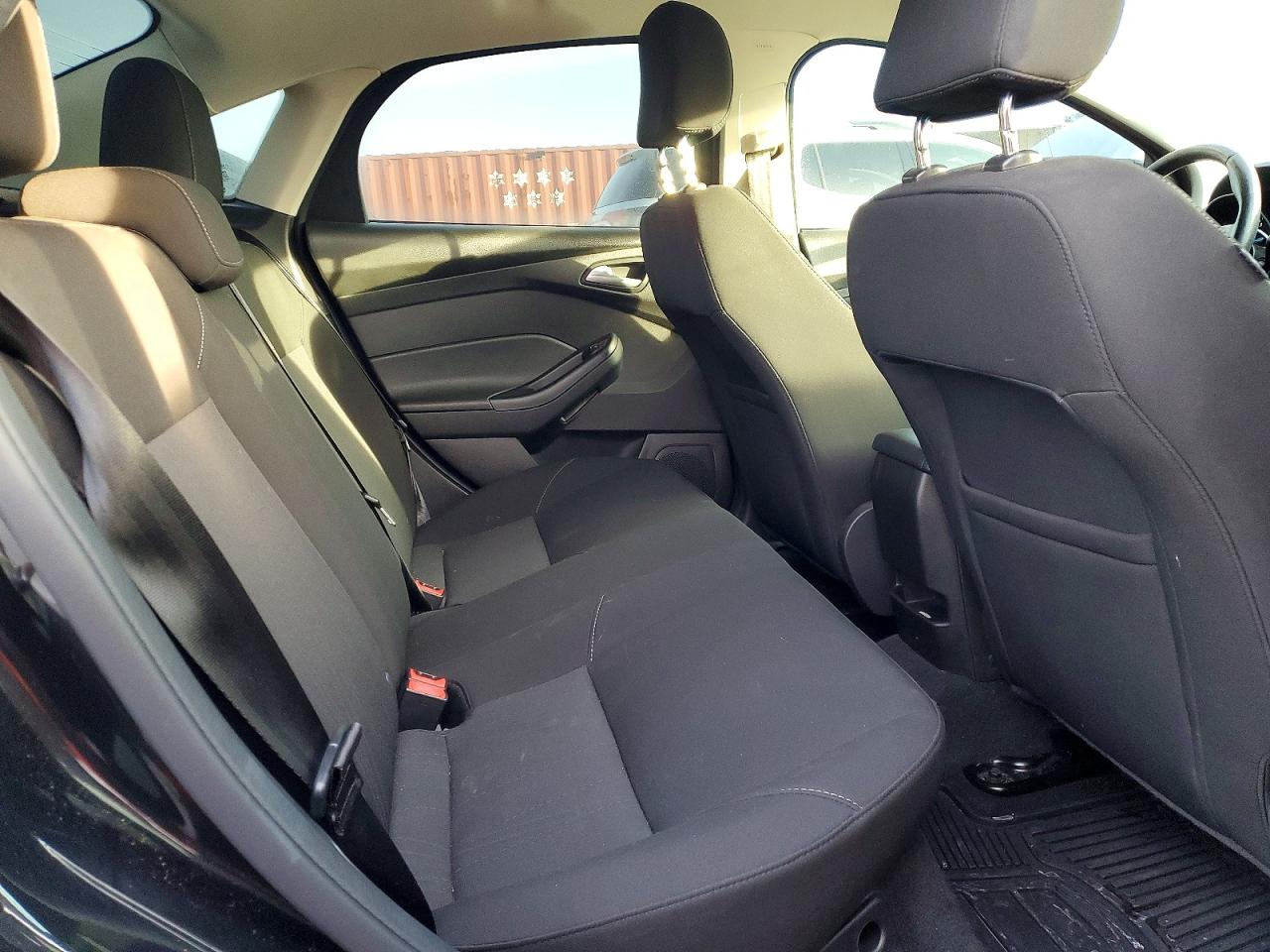 2015 FORD FOCUS SE photo 10