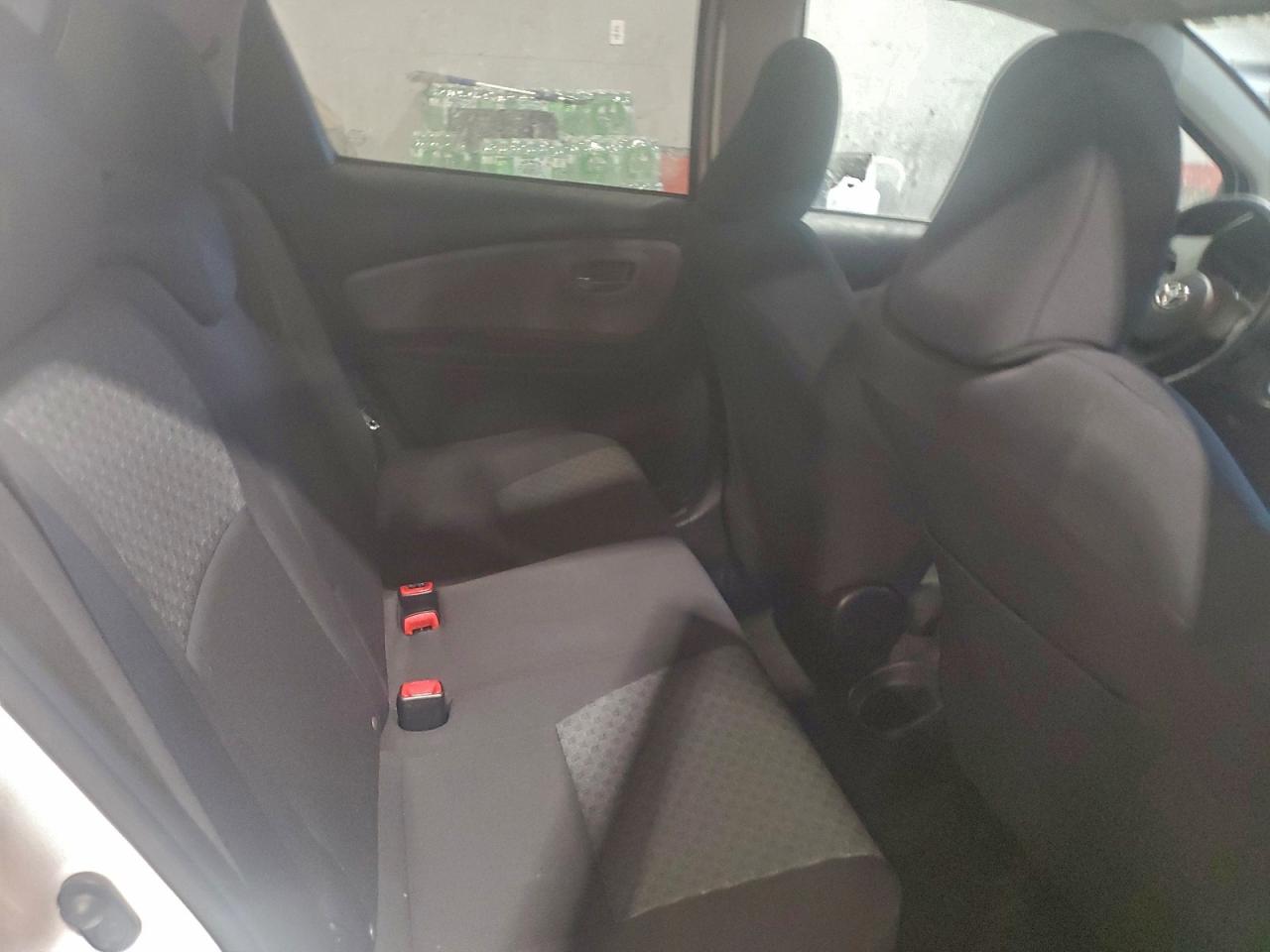 2015 TOYOTA YARIS photo 10
