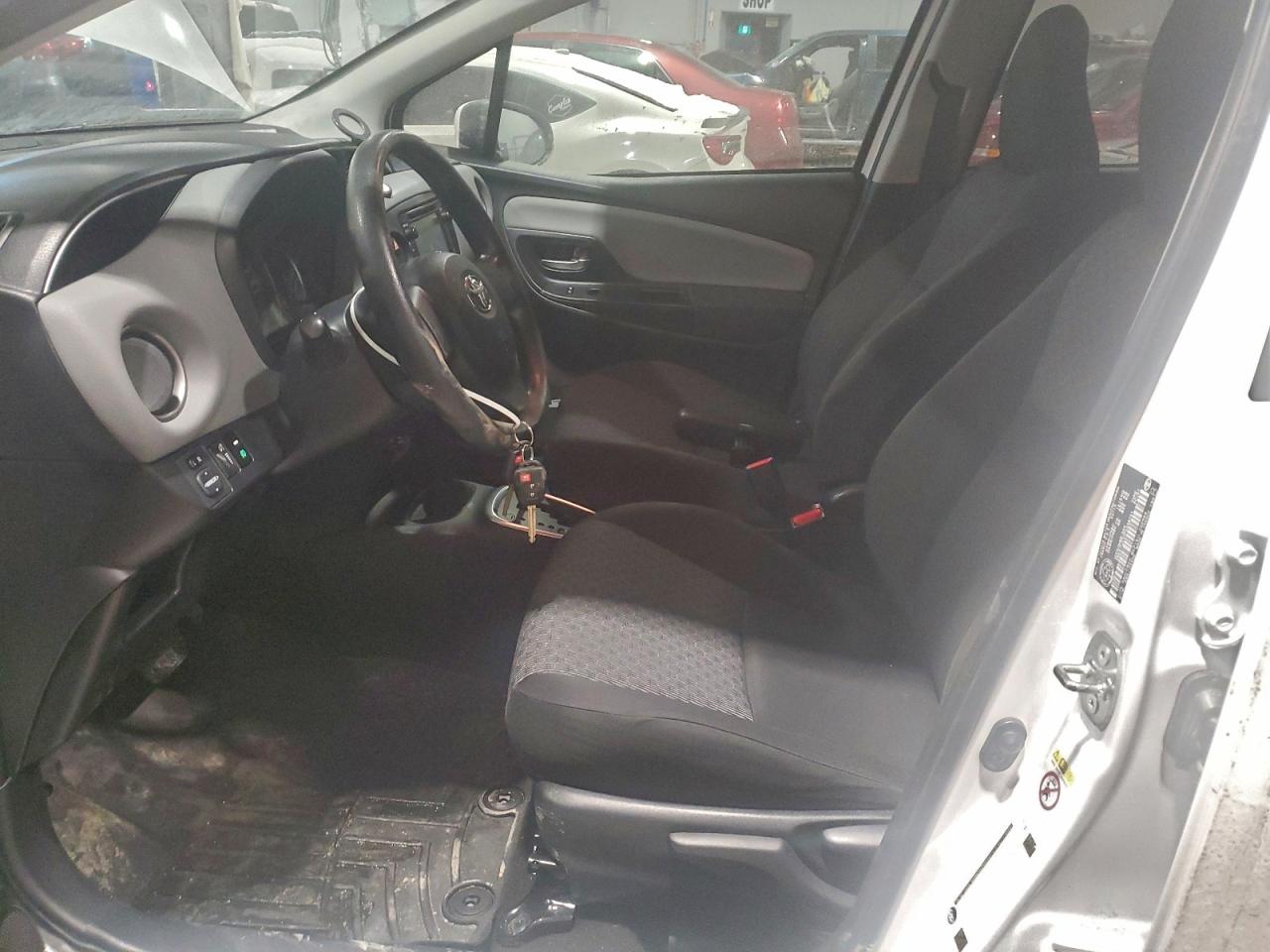 2015 TOYOTA YARIS photo 7