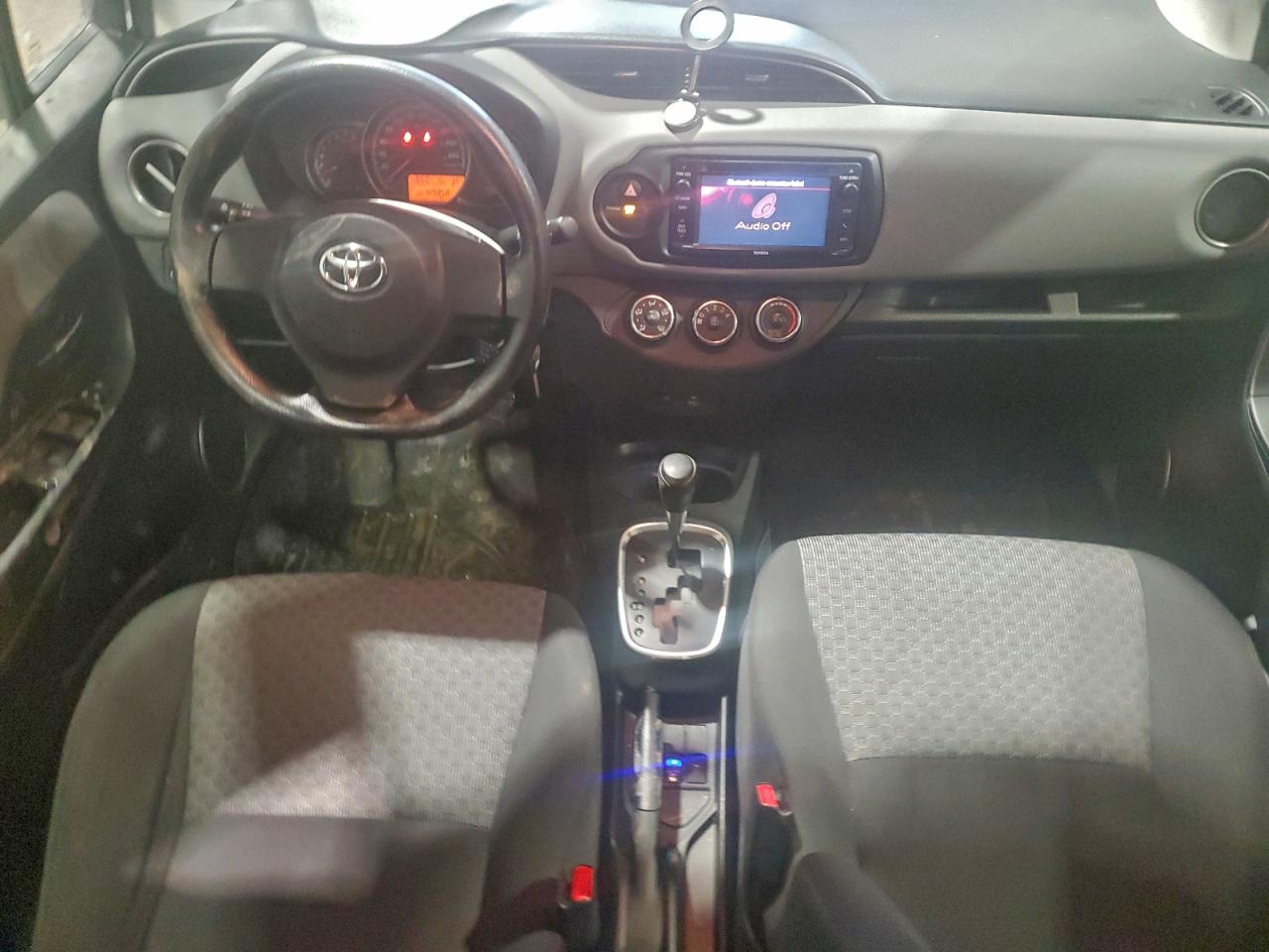 2015 TOYOTA YARIS photo 8