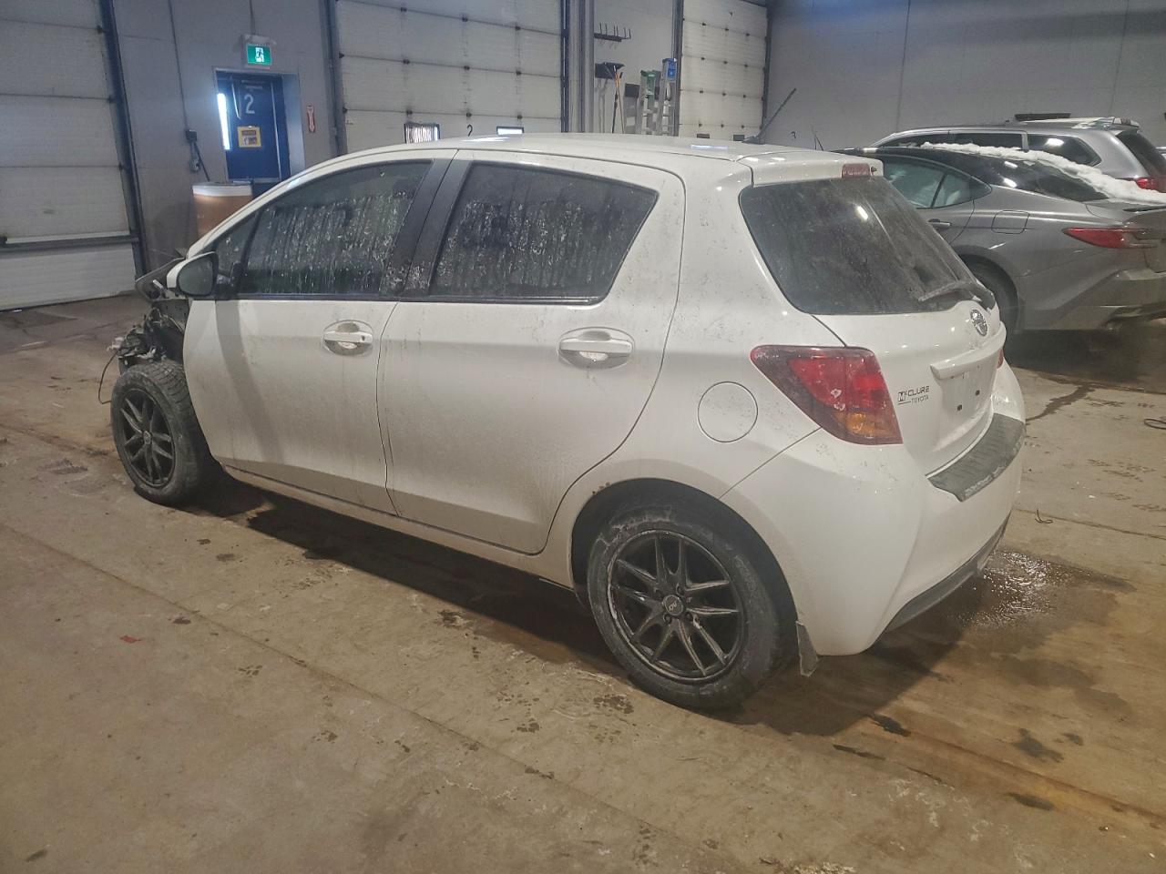 2015 TOYOTA YARIS photo 2