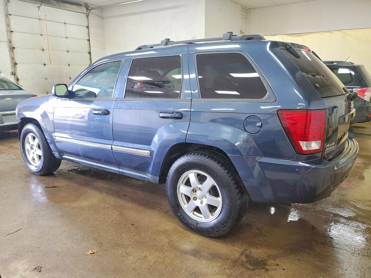 2010 JEEP GRAND CHEROKEE LAREDO photo 2