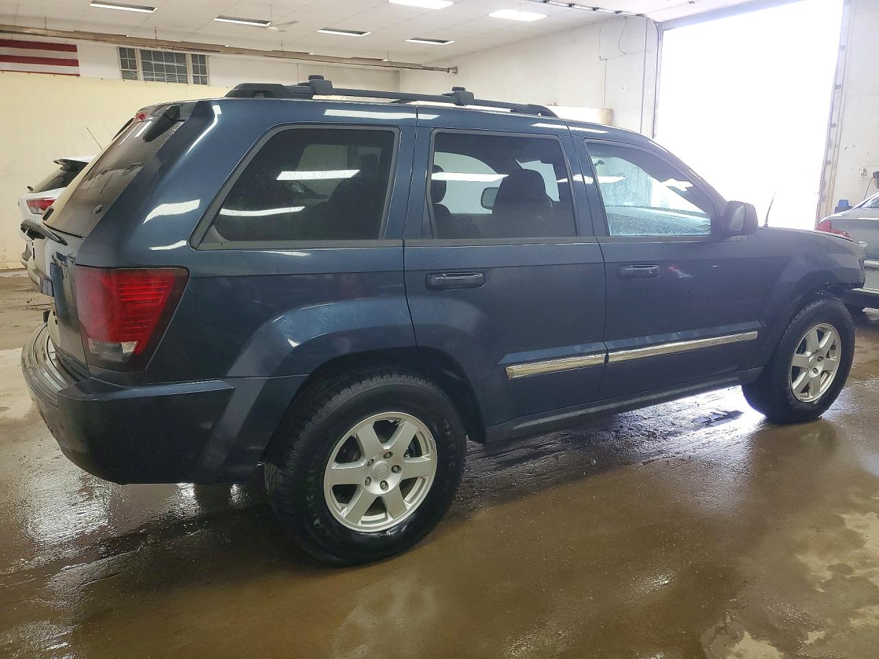 2010 JEEP GRAND CHEROKEE LAREDO photo 3