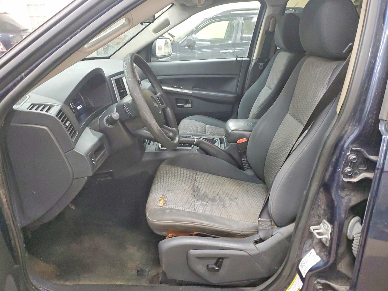 2010 JEEP GRAND CHEROKEE LAREDO photo 7