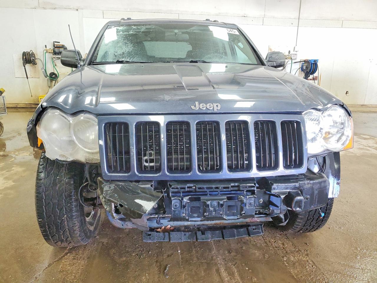 2010 JEEP GRAND CHEROKEE LAREDO photo 5