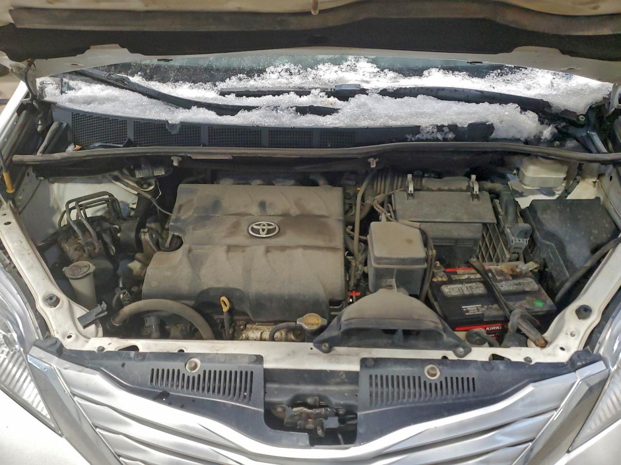 2014 TOYOTA SIENNA XLE photo 34