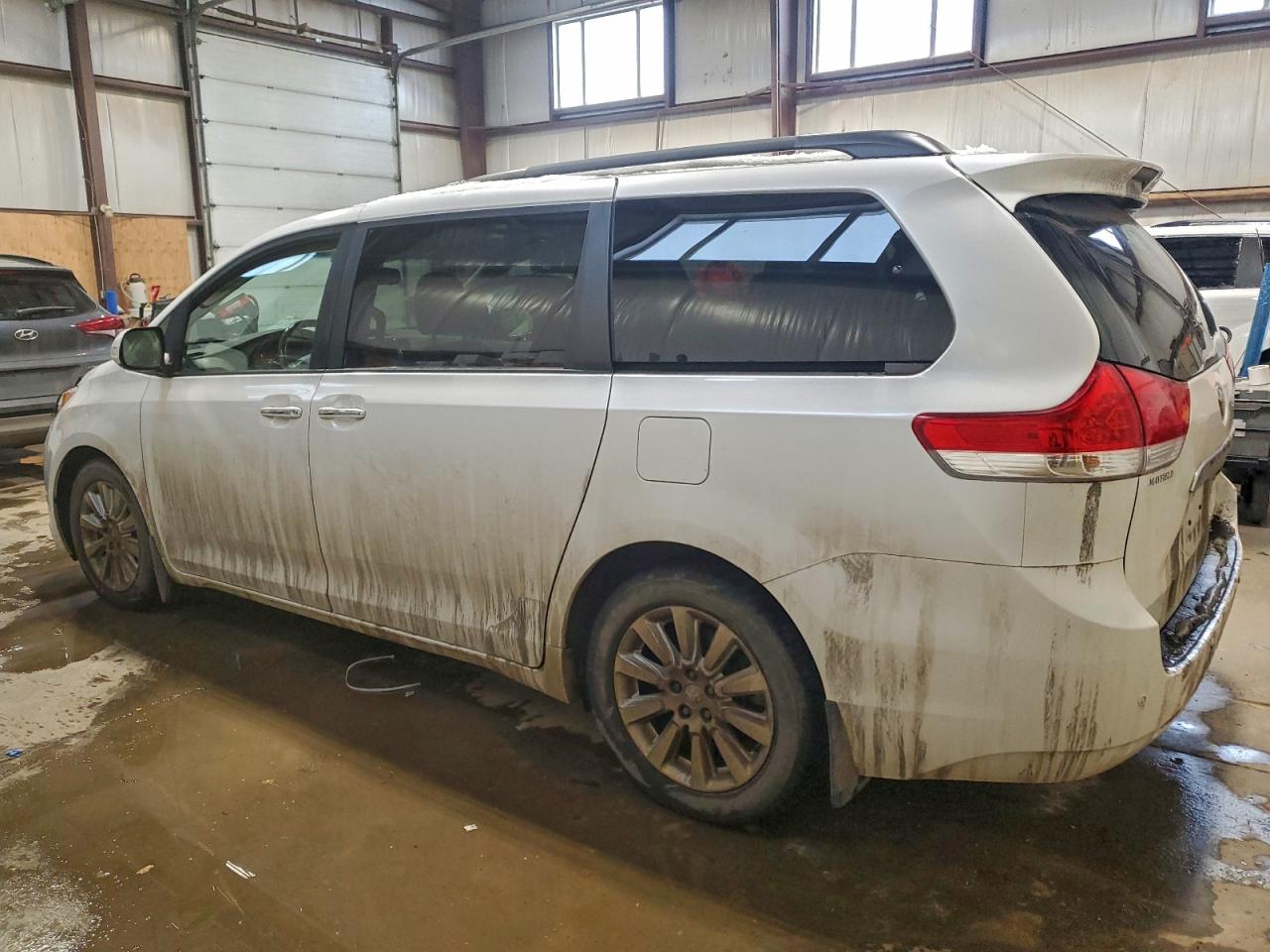 2014 TOYOTA SIENNA XLE photo 4