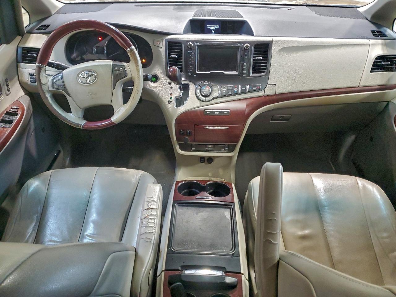 2014 TOYOTA SIENNA XLE photo 22
