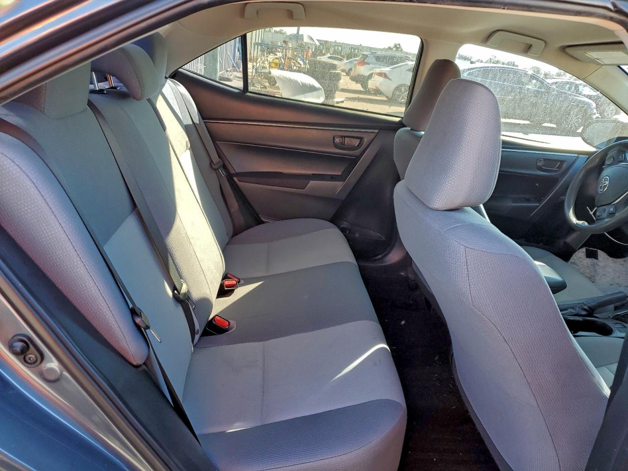 2015 TOYOTA COROLLA L photo 10