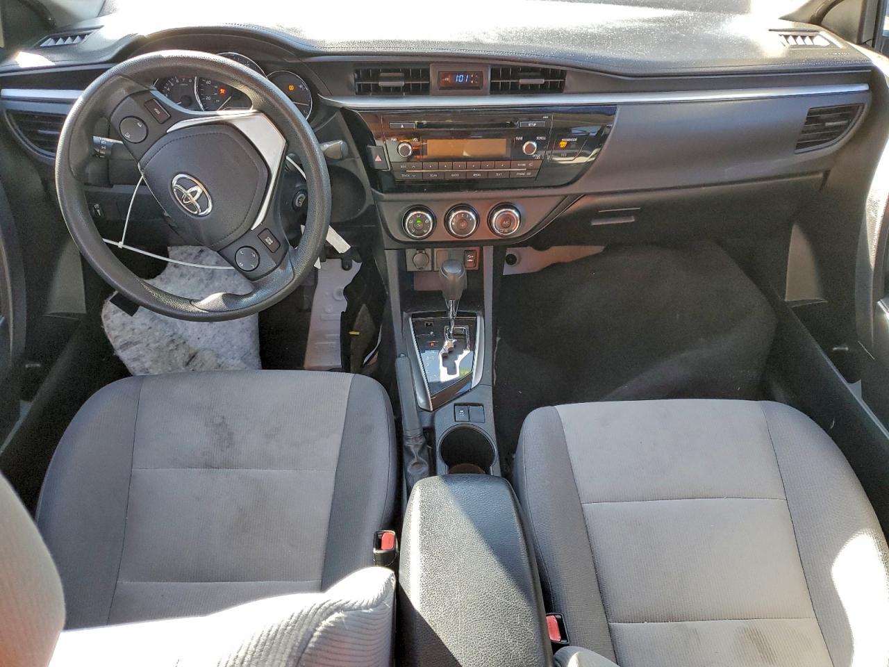 2015 TOYOTA COROLLA L photo 8