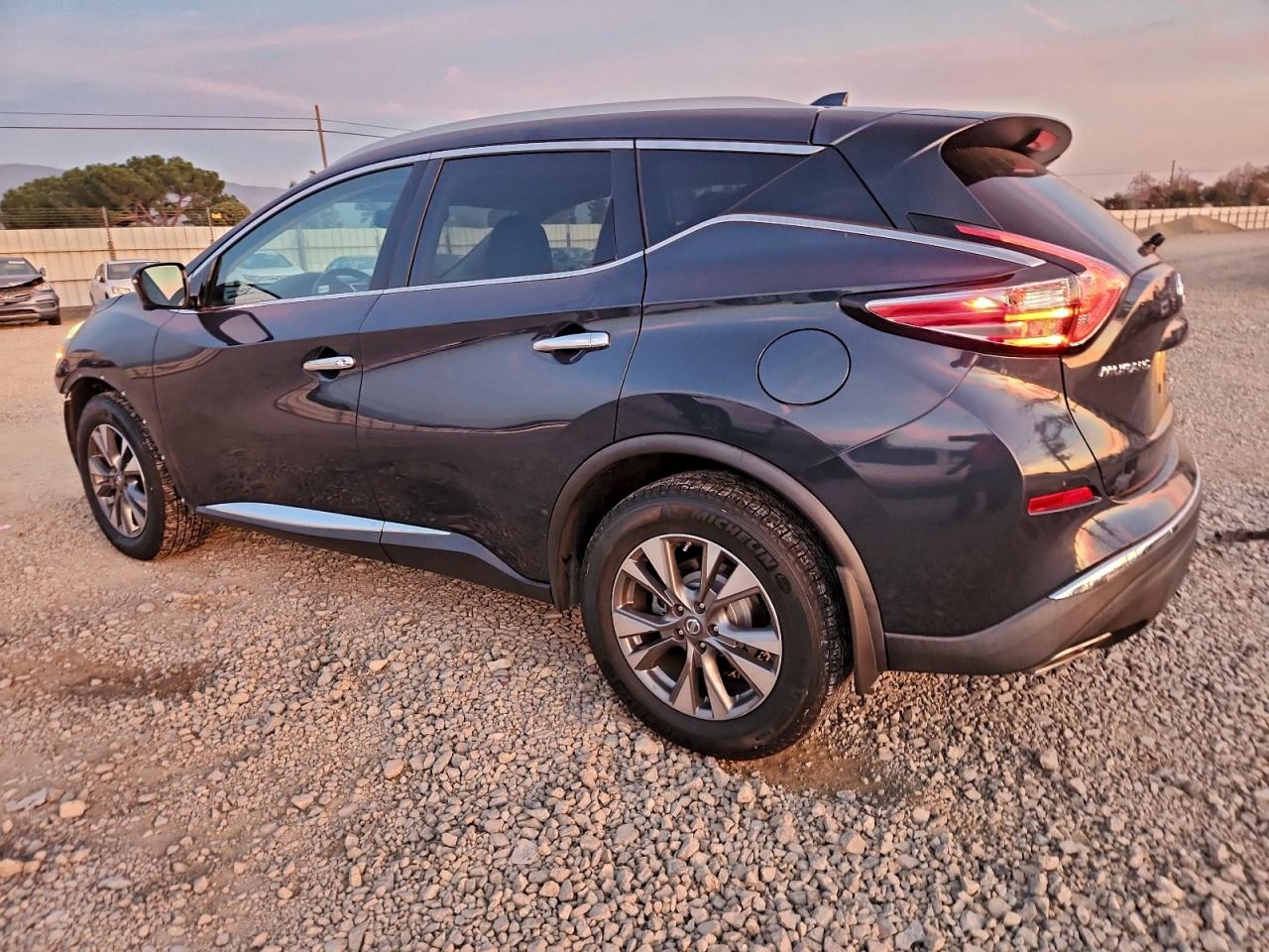 2018 NISSAN MURANO S photo 2