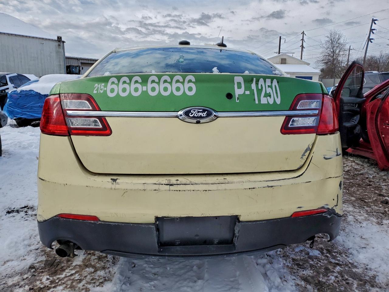 2016 FORD TAURUS photo 6