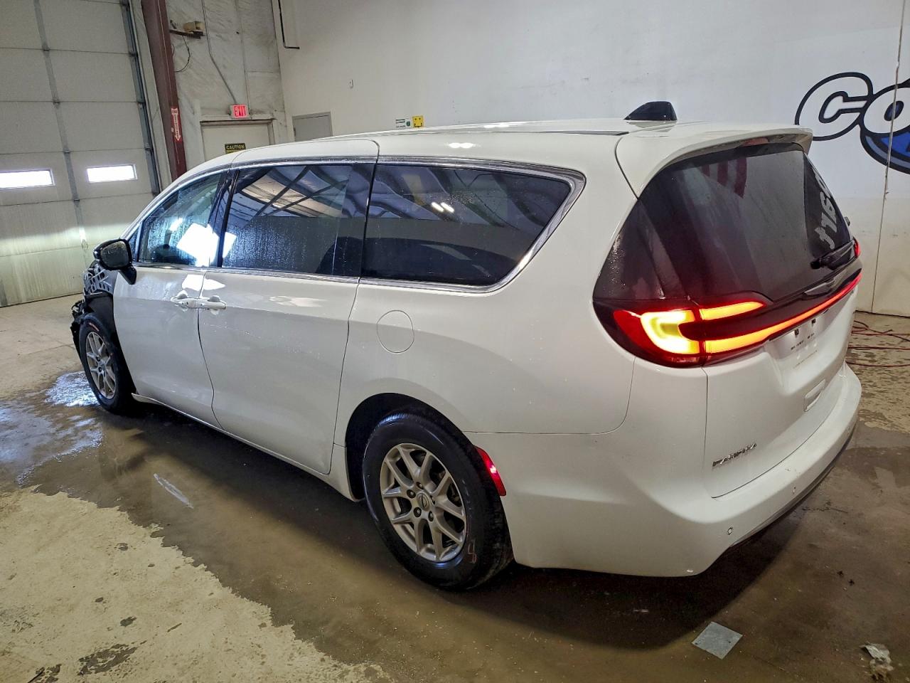 2024 CHRYSLER PACIFICA TOURING L photo 3