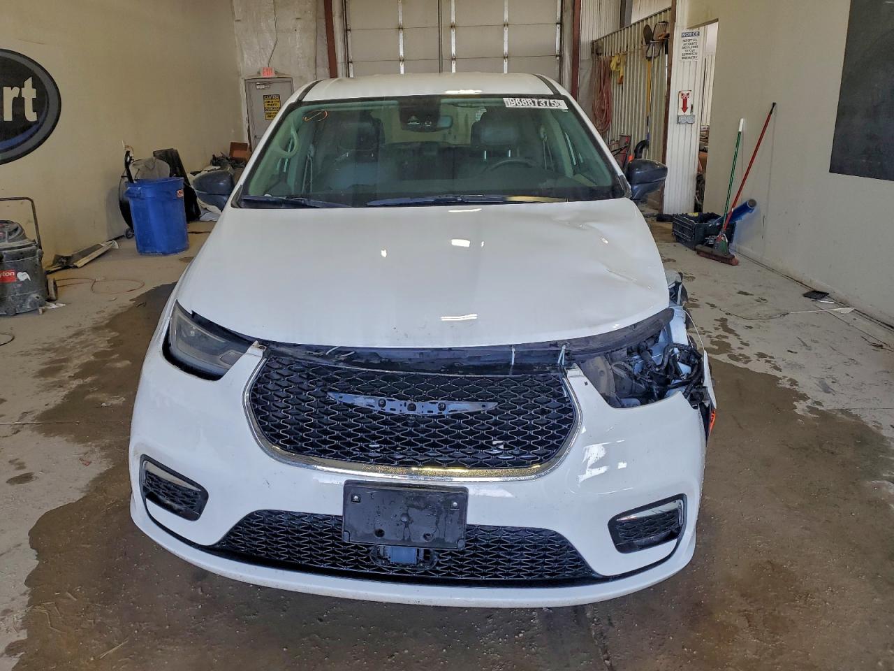 2024 CHRYSLER PACIFICA TOURING L photo 9
