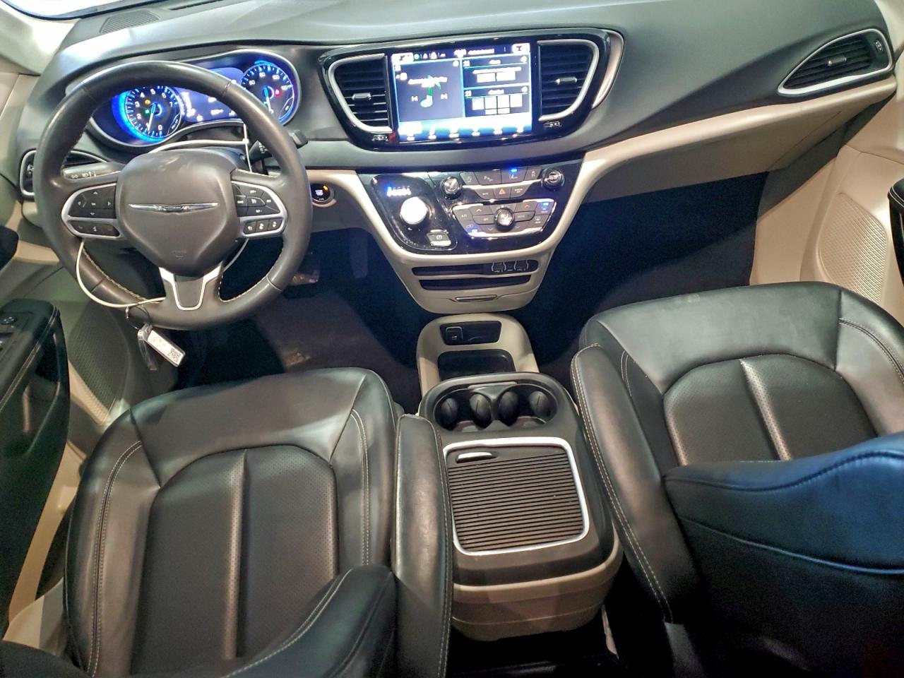 2024 CHRYSLER PACIFICA TOURING L photo 15