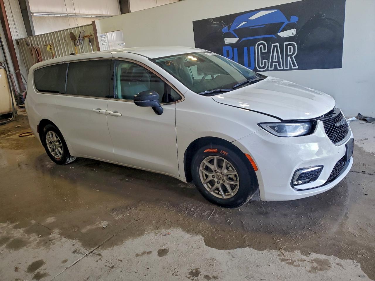 2024 CHRYSLER PACIFICA TOURING L photo 7