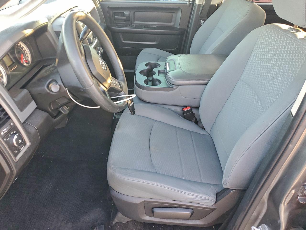 2013 RAM 1500 ST photo 13