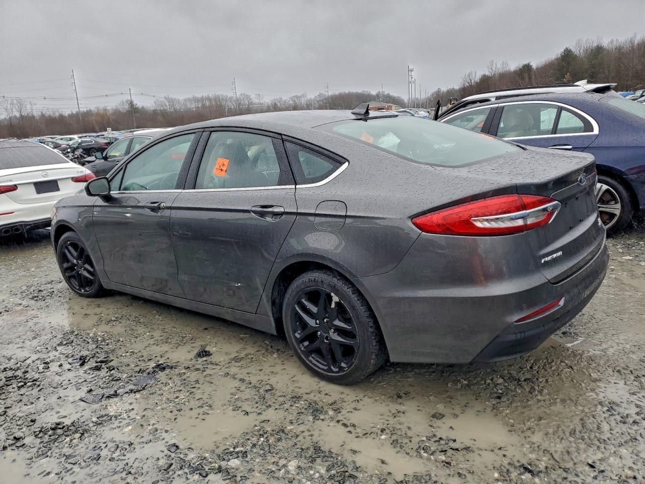 2019 FORD FUSION SE photo 2