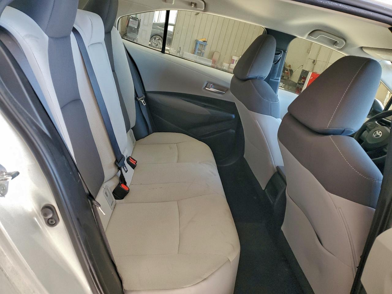 2020 TOYOTA COROLLA LE photo 10