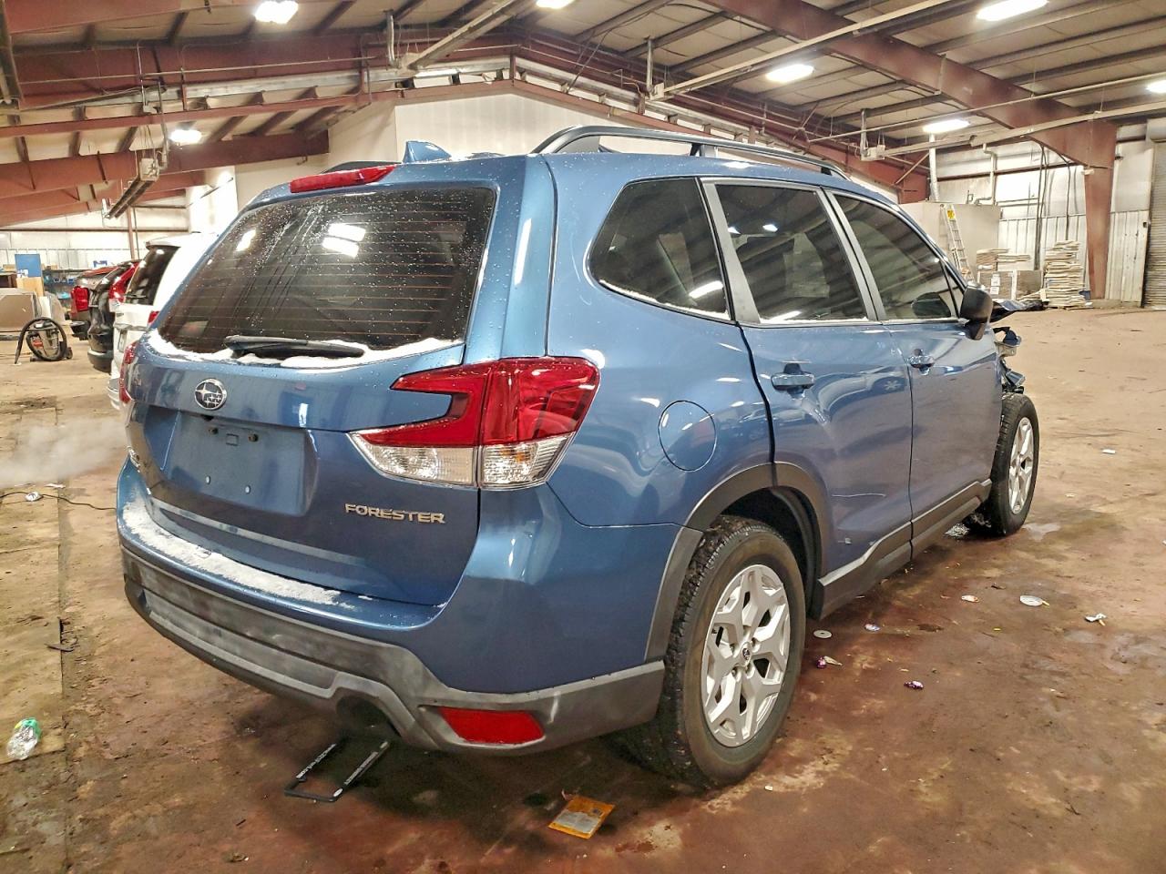 2021 SUBARU FORESTER photo 3