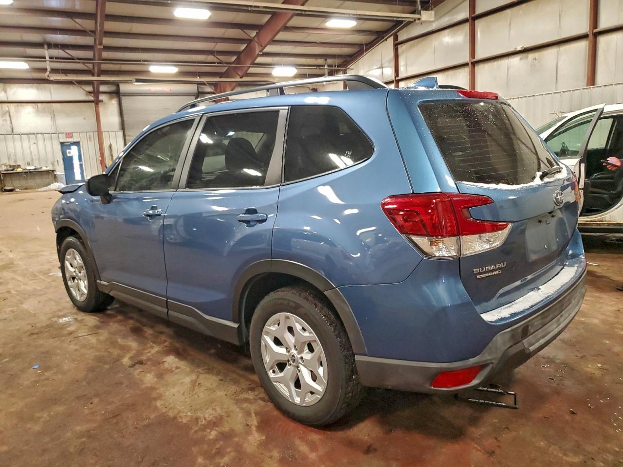 2021 SUBARU FORESTER photo 2